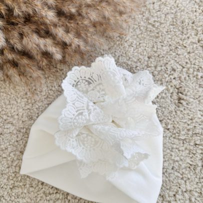 Bawełniany turban do chrztu z tiulową koronką