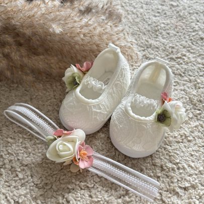 Zestaw niemowlęcy do chrztu: buciki z opaską