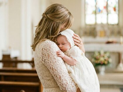 Jaka sukienka dla mamy na chrzciny Kompletny przewodnik